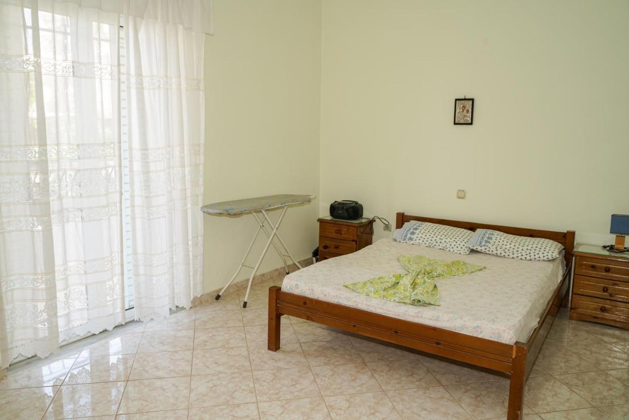 Connie'S Apartments Sarandë Exterior foto